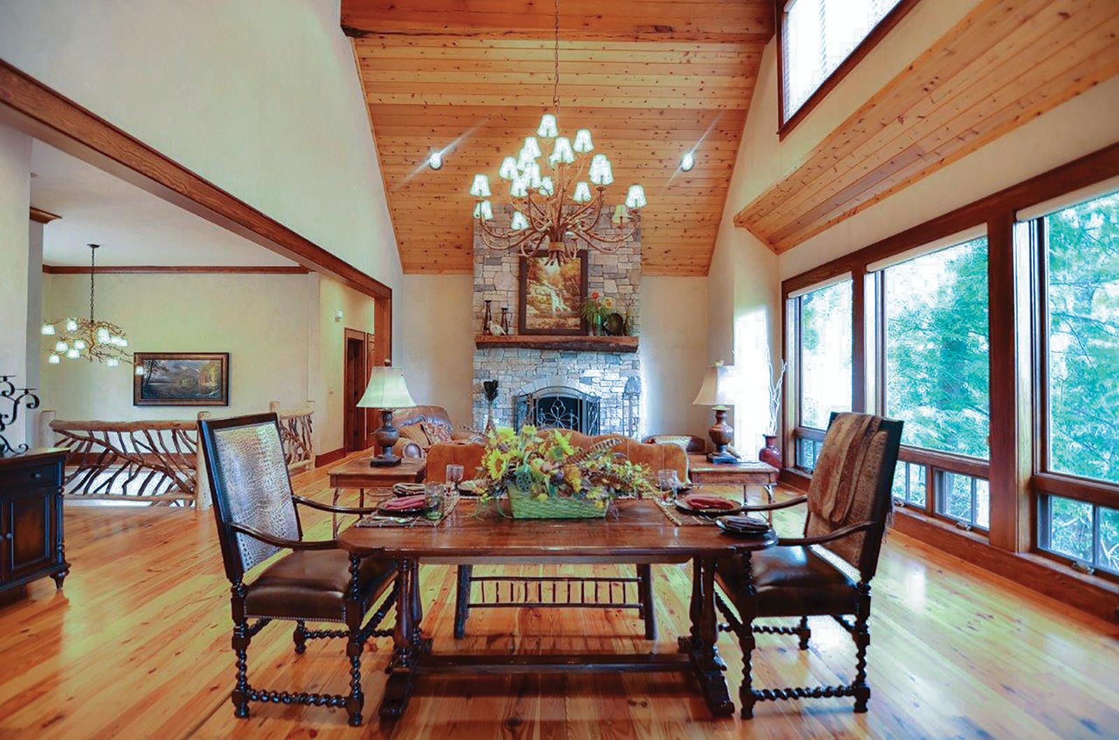 Berkshire-Hathaway-Meadows-Mountain-Realty-home-for-sale-highlands-nc-dining