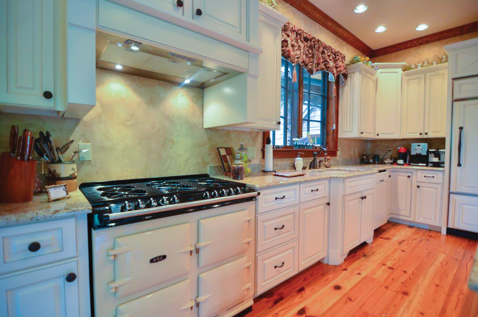 Berkshire-Hathaway-Meadows-Mountain-Realty-home-for-sale-highlands-nc-kitchen