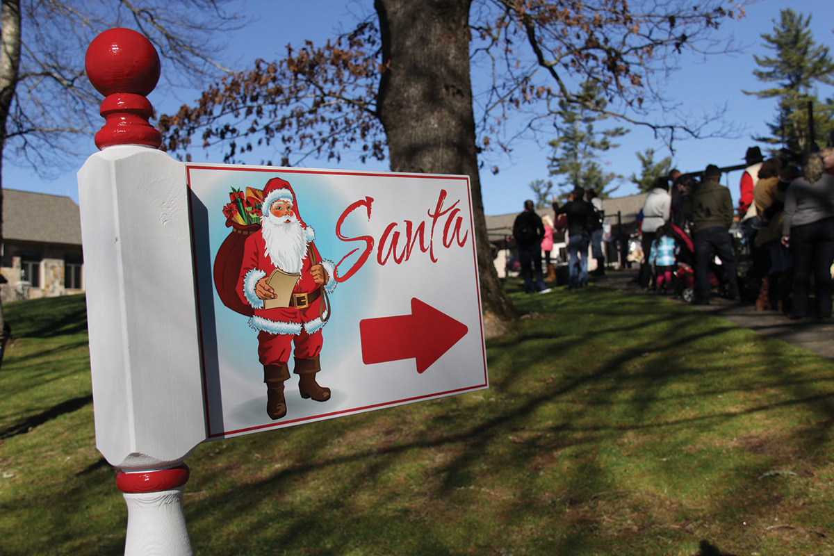 photos-with-santa-sign-highlands-nc