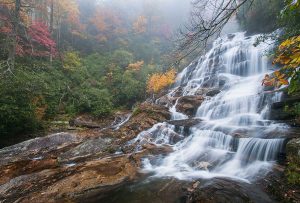 Glen_falls_trail_highlands_nc