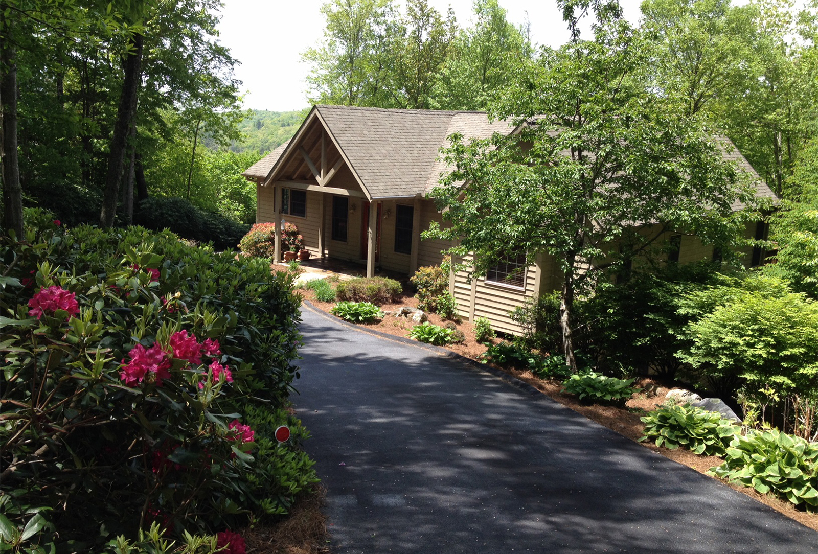 Private-Setting-Long-Range-Views-highlands-nc-home-for-sale-exterior