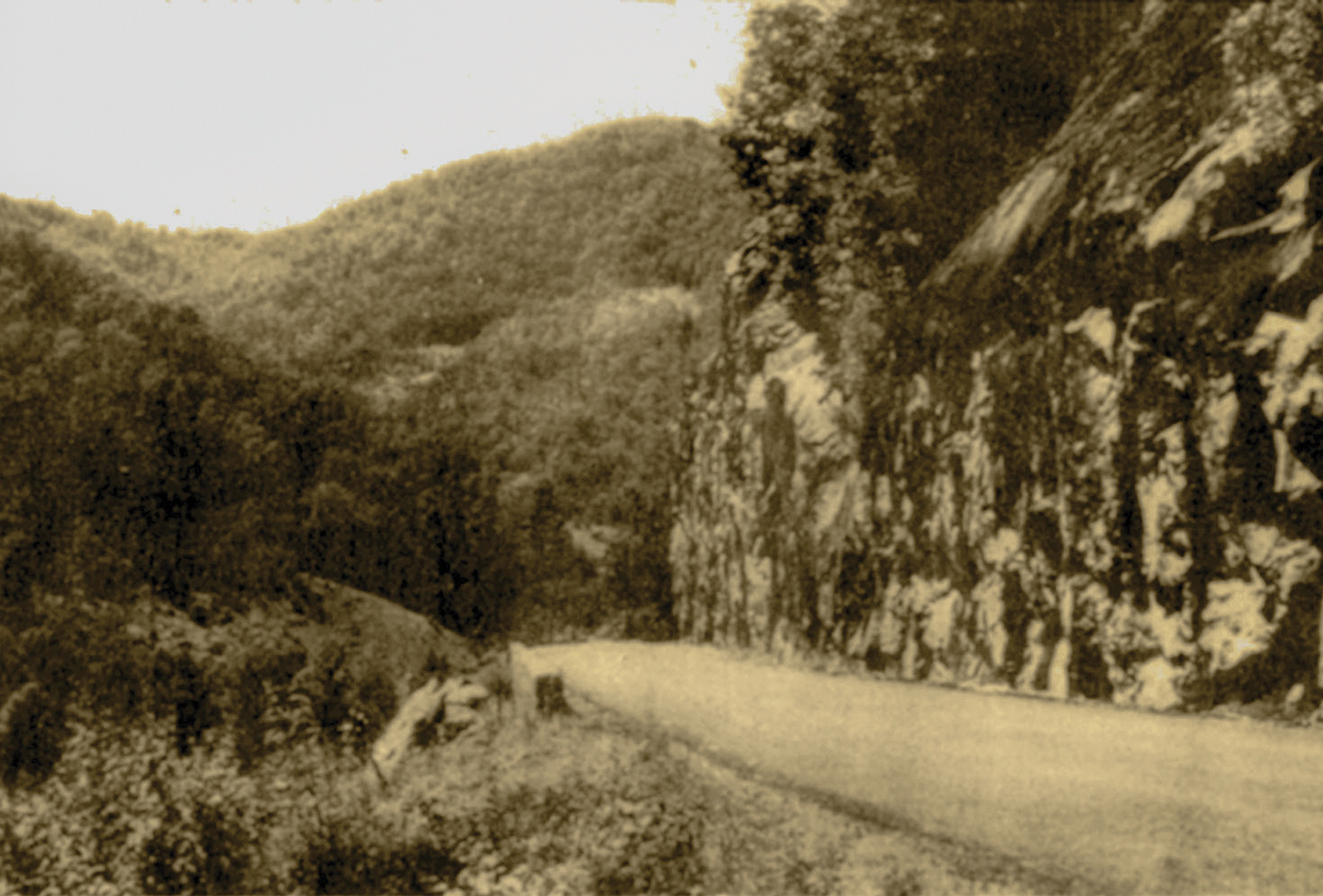 Cliffs-of-Cullasaja-Gorge-1930-history