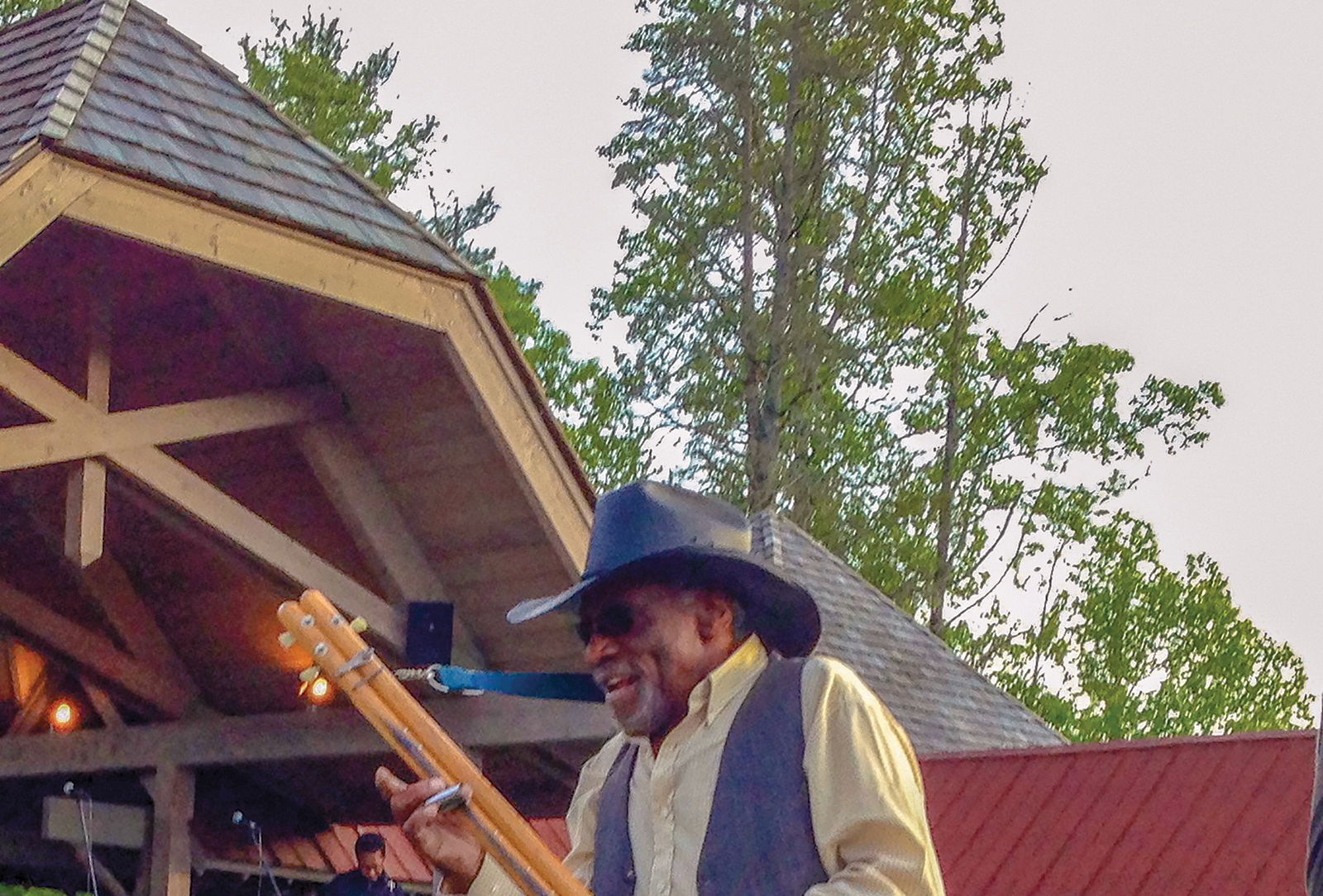 groovin Mac Arnold and his gas can guitar