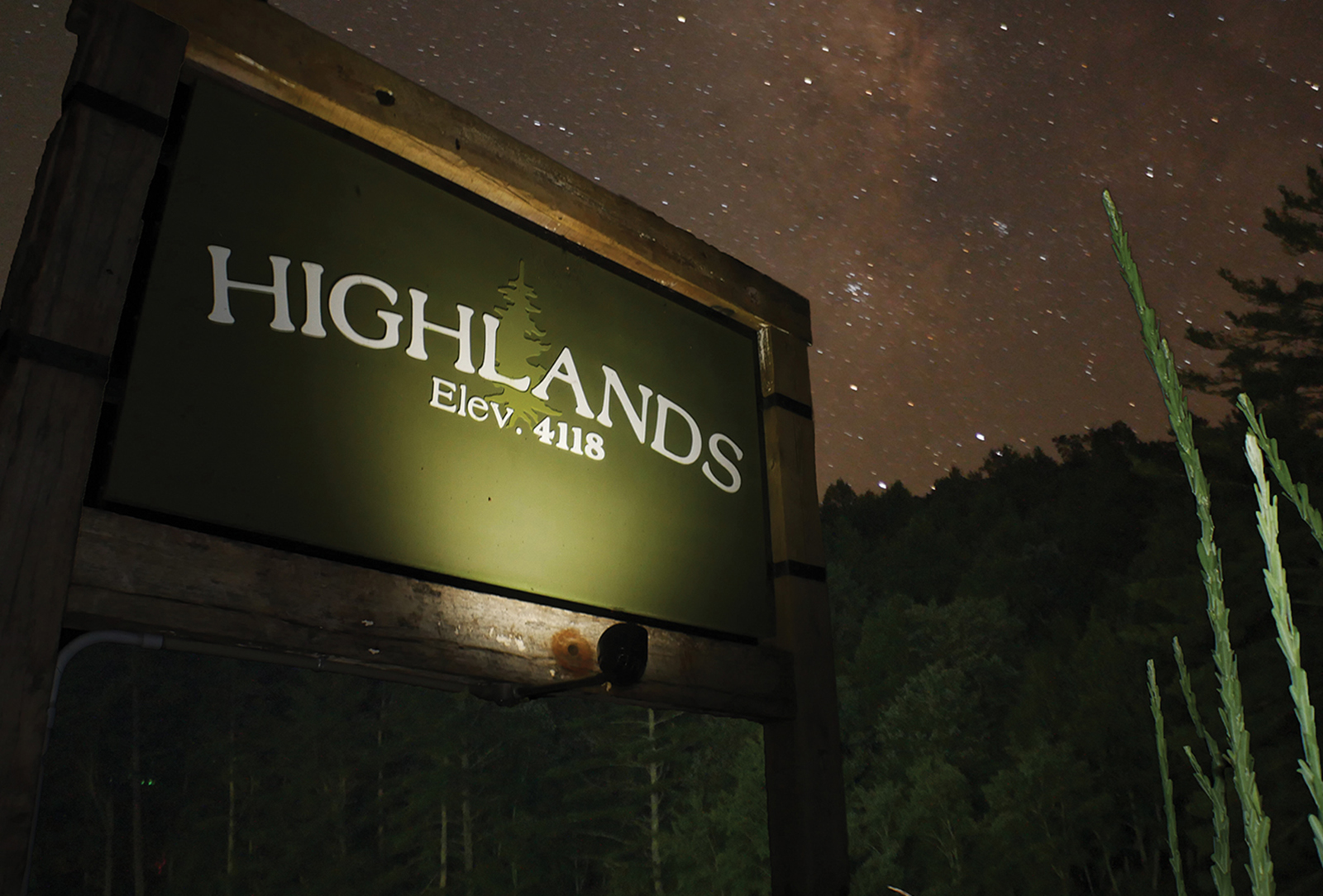 highlands sign-by max renfro nc