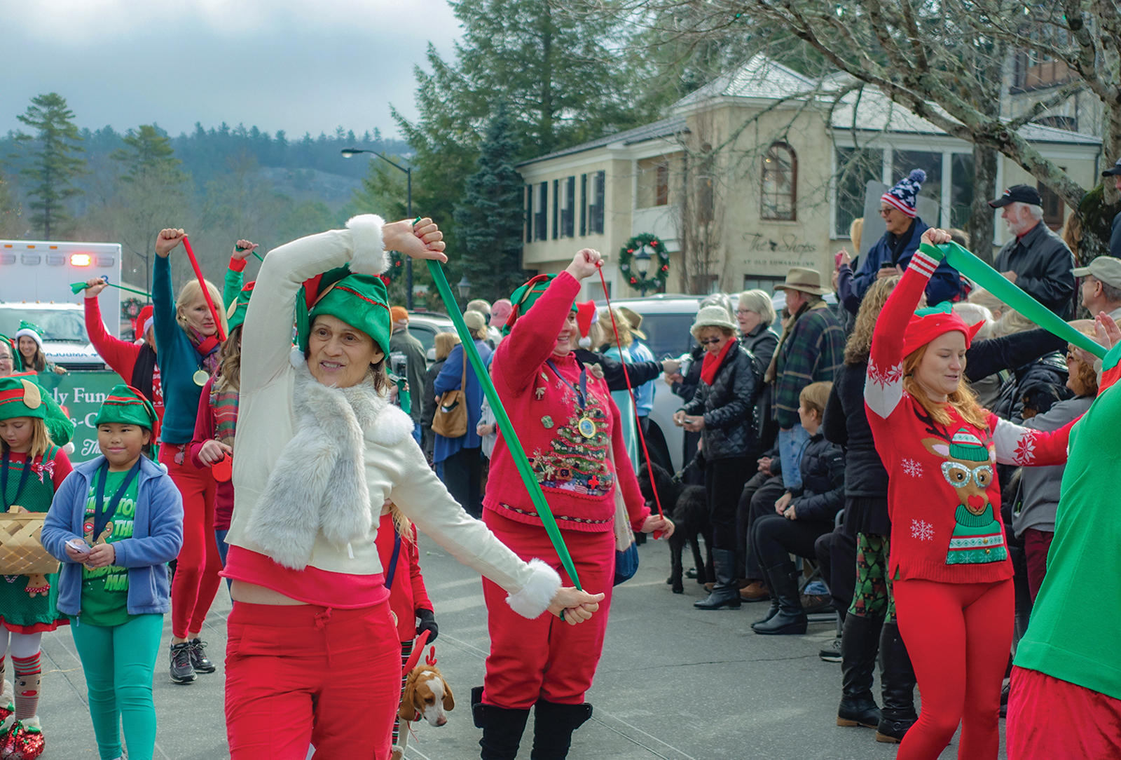 highlands nc christmas parade elves