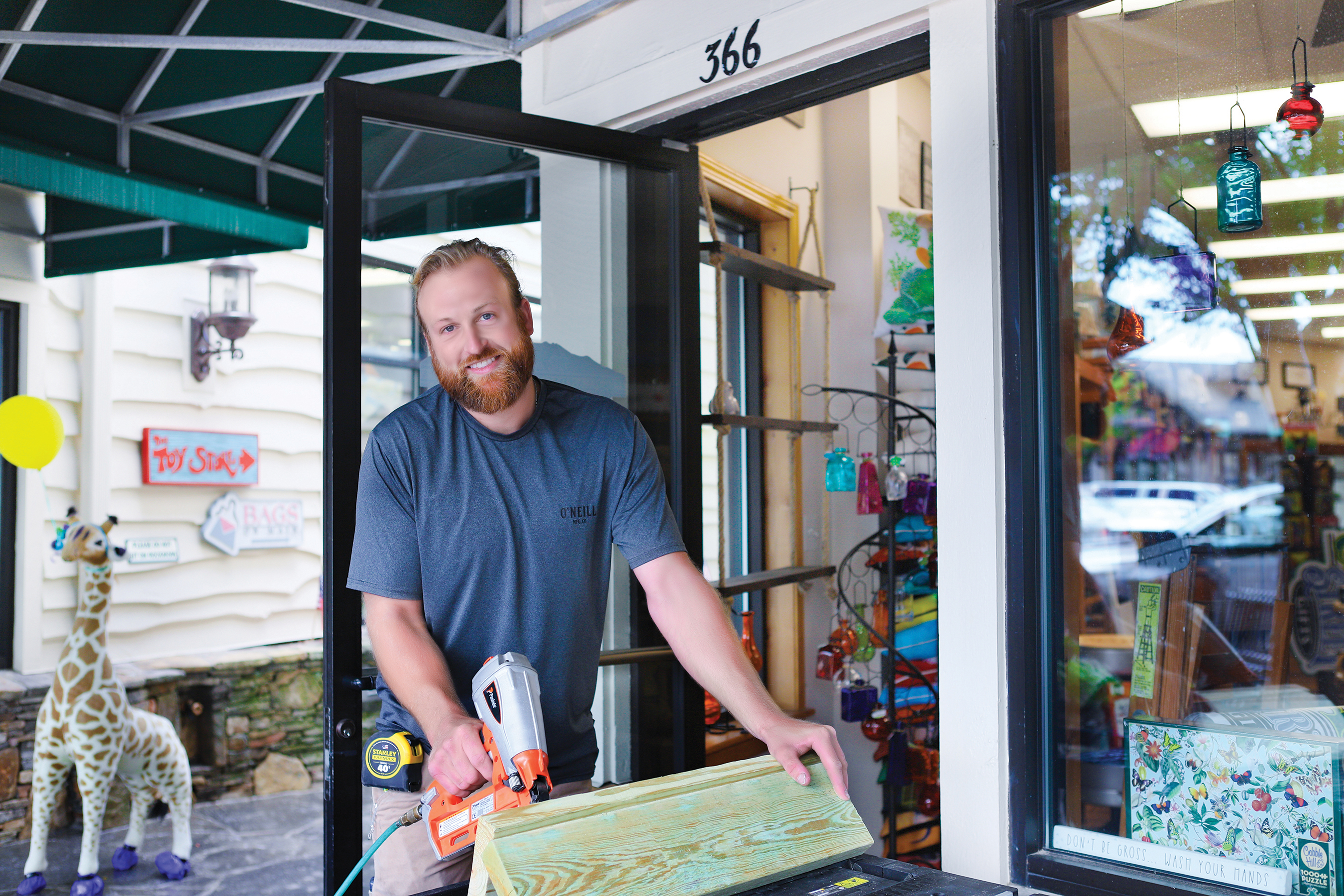 Highlands-nc-shopping-main-street-gifts-carpenter