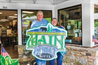 Highlands-nc-shopping-main-street-gifts