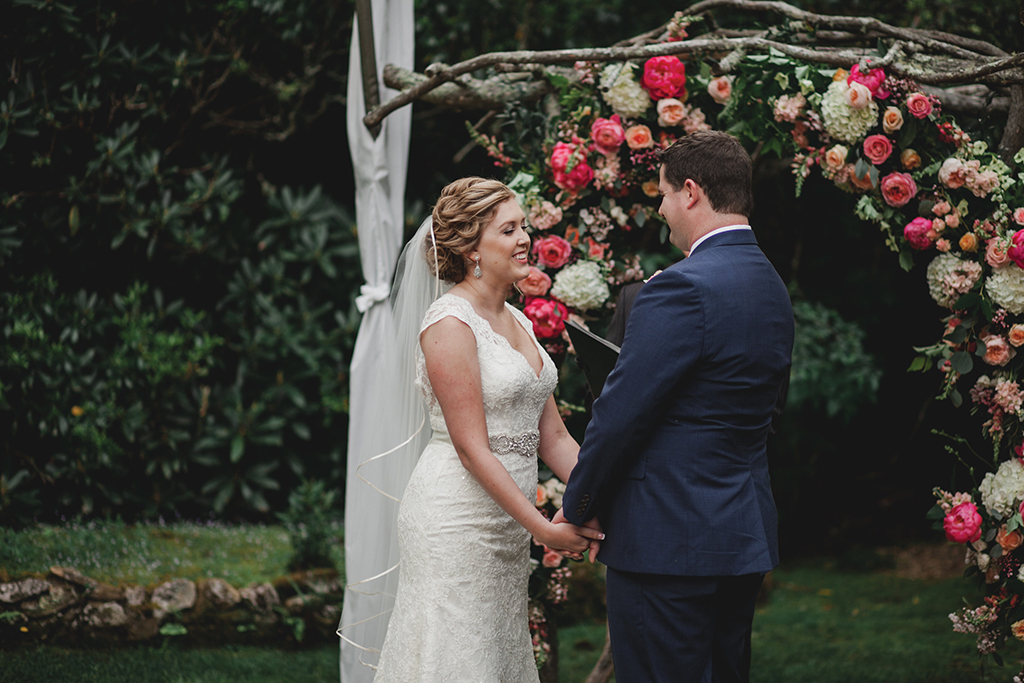 highlands-nc-wedding-hutchinson-house-ceramony-flowers