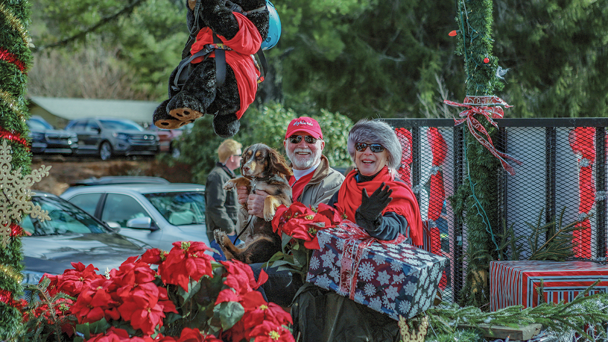 cashiers-nc-christmas-parade-highlands-aerial-park