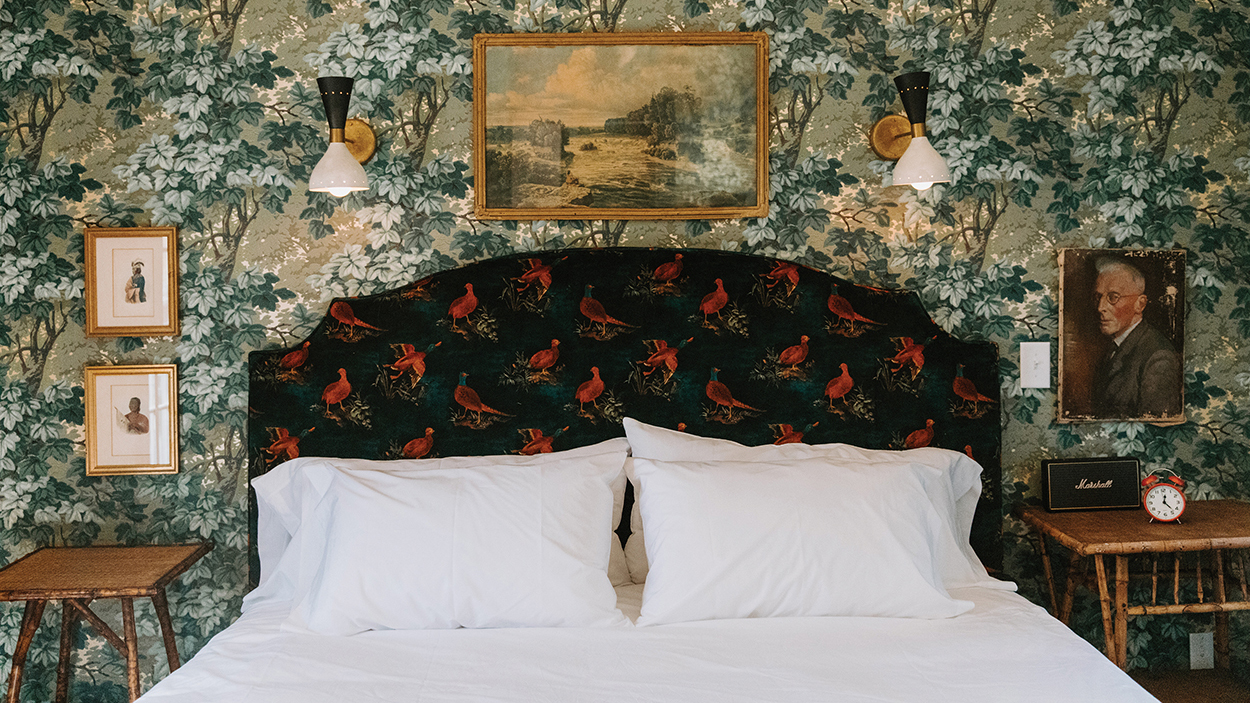 highlands-nc-highlander-mountain-bedroom