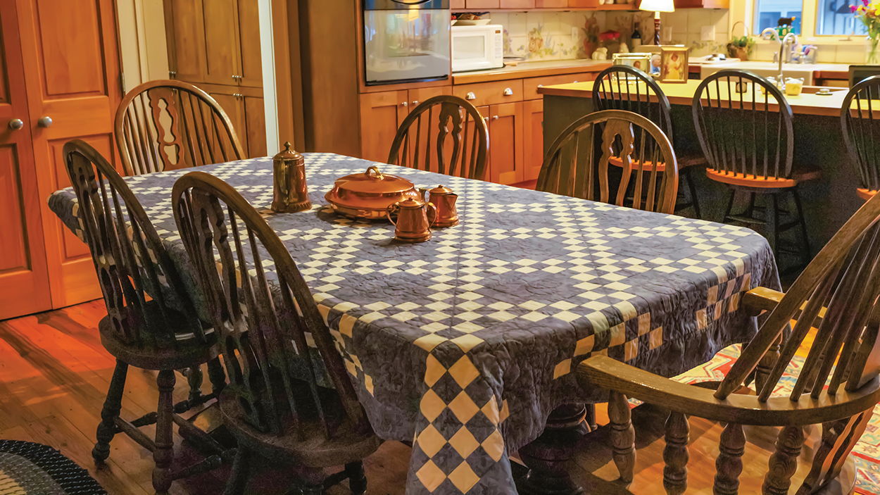 cashiers-nc-quilter-louis-table-cloth