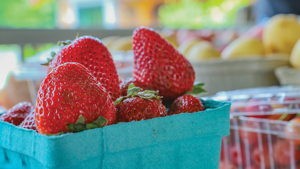 cashiers-nc-green-market-strawberries