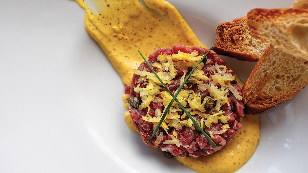 Oak-Steakhouse-steak-tartar-Andrew-Cebulka