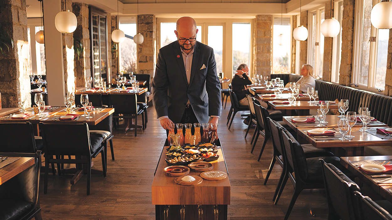 Highlands-nc-skyline-lodge-oak-restaurant-brunch-cart