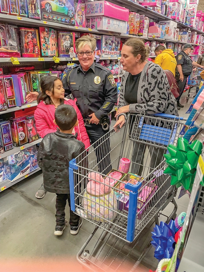 highlands-nc-police-chief-holland-shop-with-cop