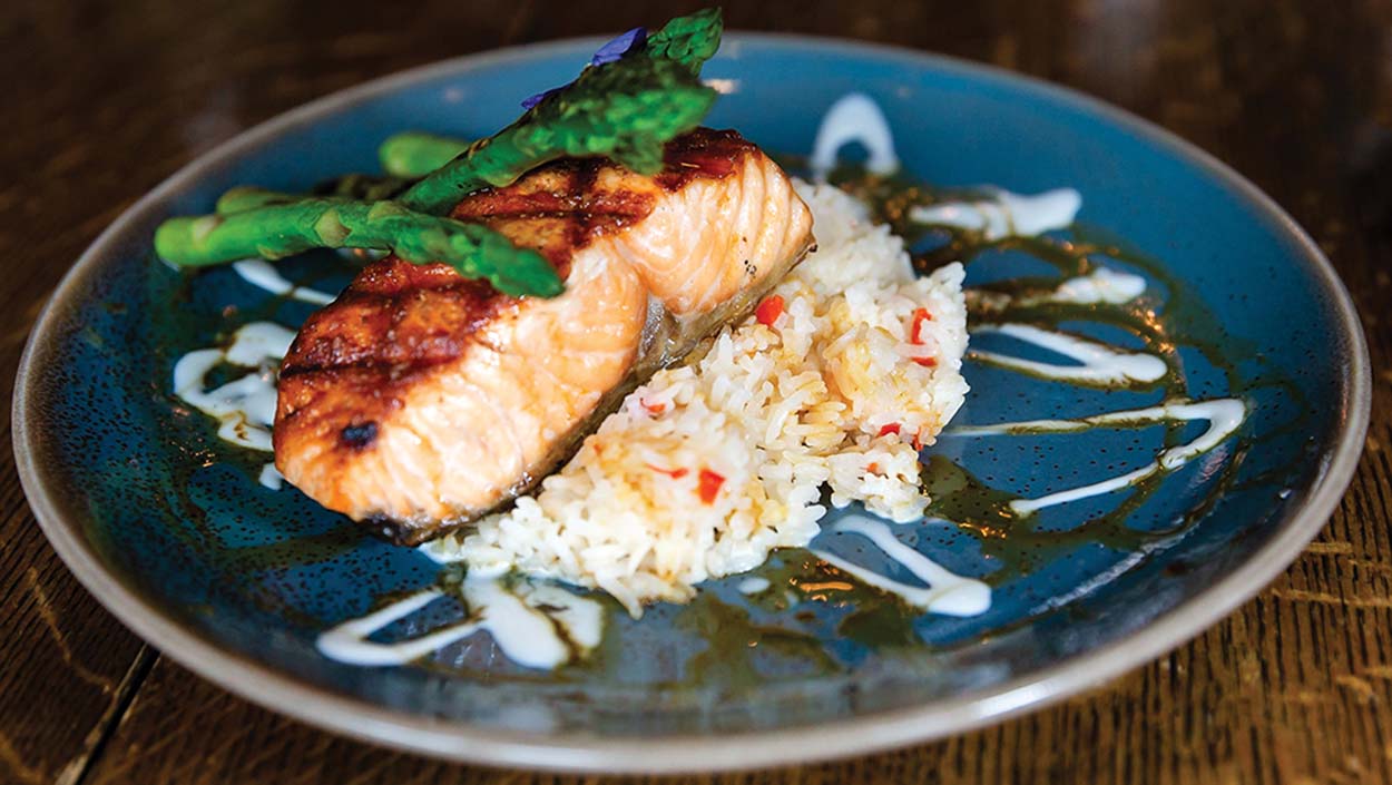 highlands-nc-dining-lakeside-restaurant-salmon