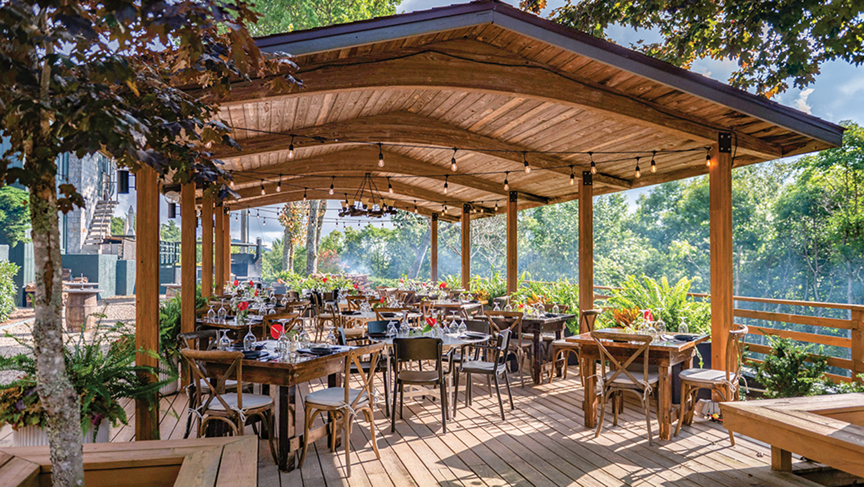 highlands-nc-restaurant-OAK-Under-the-stars