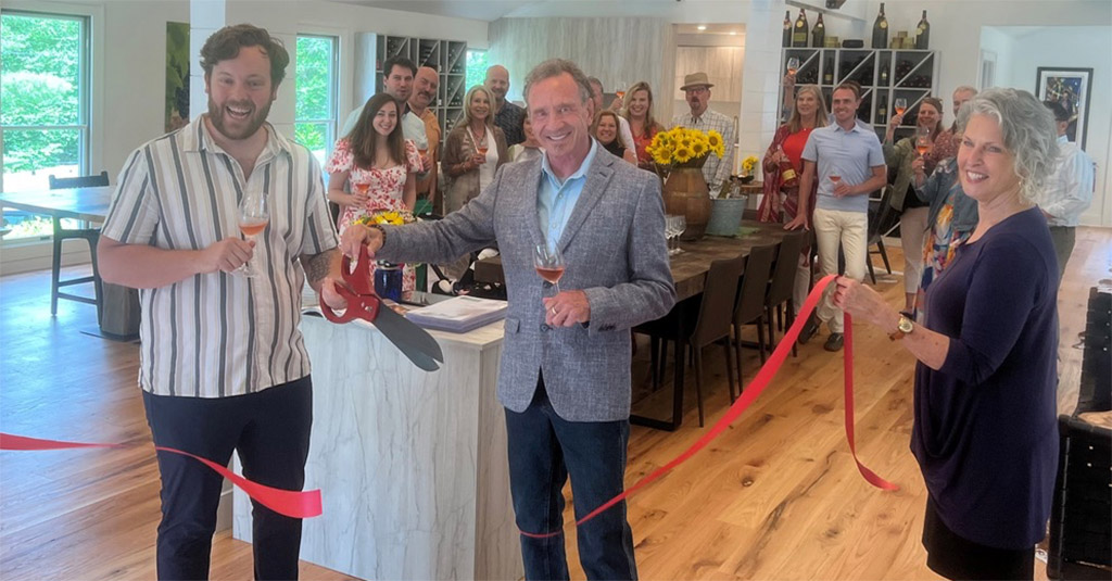 highlands-nc-high-country-wine-provisions-ribbon-cutting-2