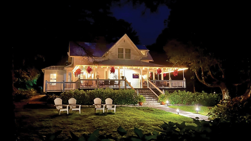 highlands-nc-dining-edelweiss-exterior-night