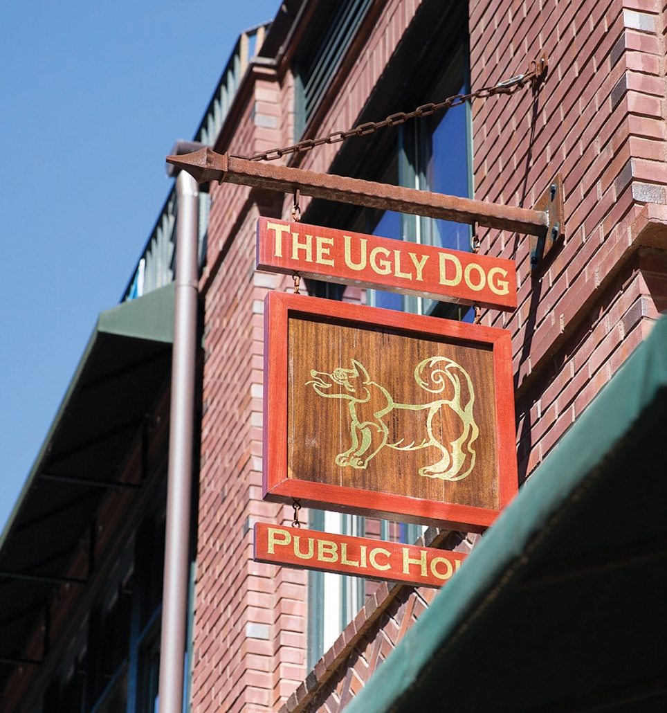 highlands-nc-dining-ugly-dog-public-house-exteriorl-sign