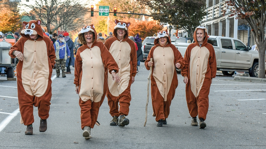 highlands-nc-halloween-street-group