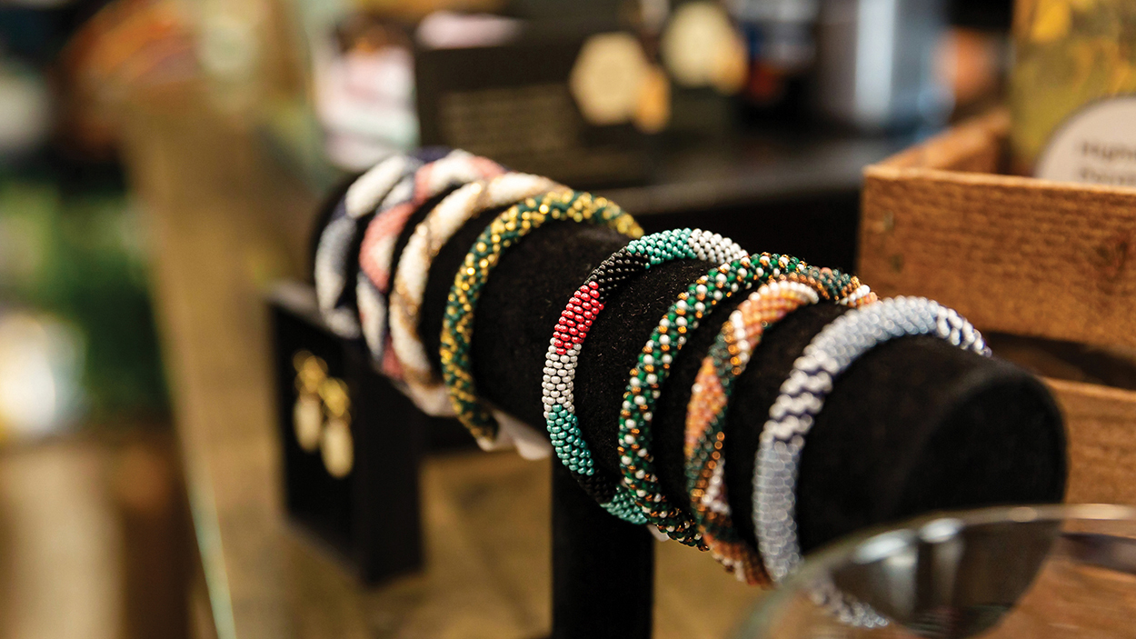 highlands-nc-shopping-fern-bracelets