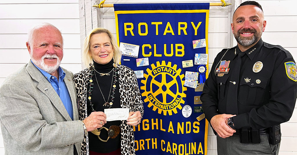 highlands-nc-rotary-club-shop-with-cop-sheriff-holbrooks