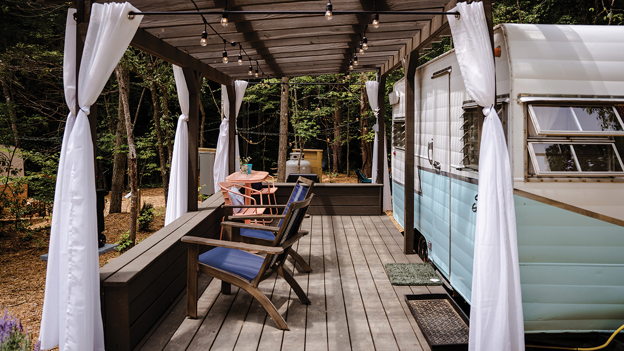franklin-nc-southern-belles-glamping-deck