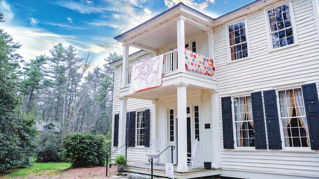 cashiers-nc-cashiaers-historical-society-airing-the-quilts