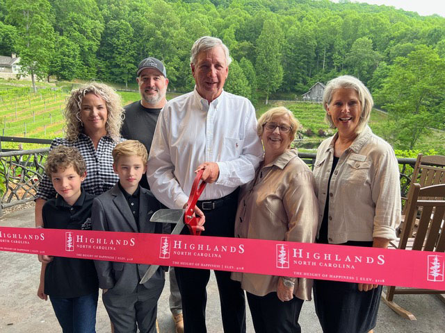 highlands-nc-vineyard-high-holly-ribbon-cutting